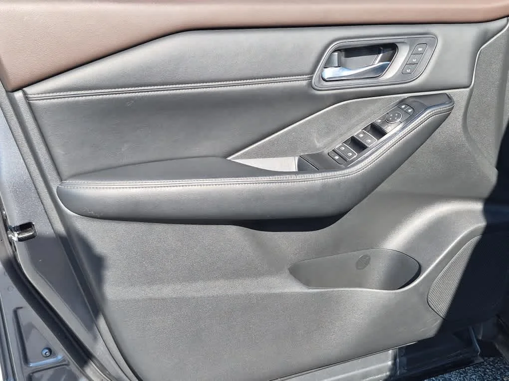 Certified Used 2023 Gun Metallic Nissan SL image 9