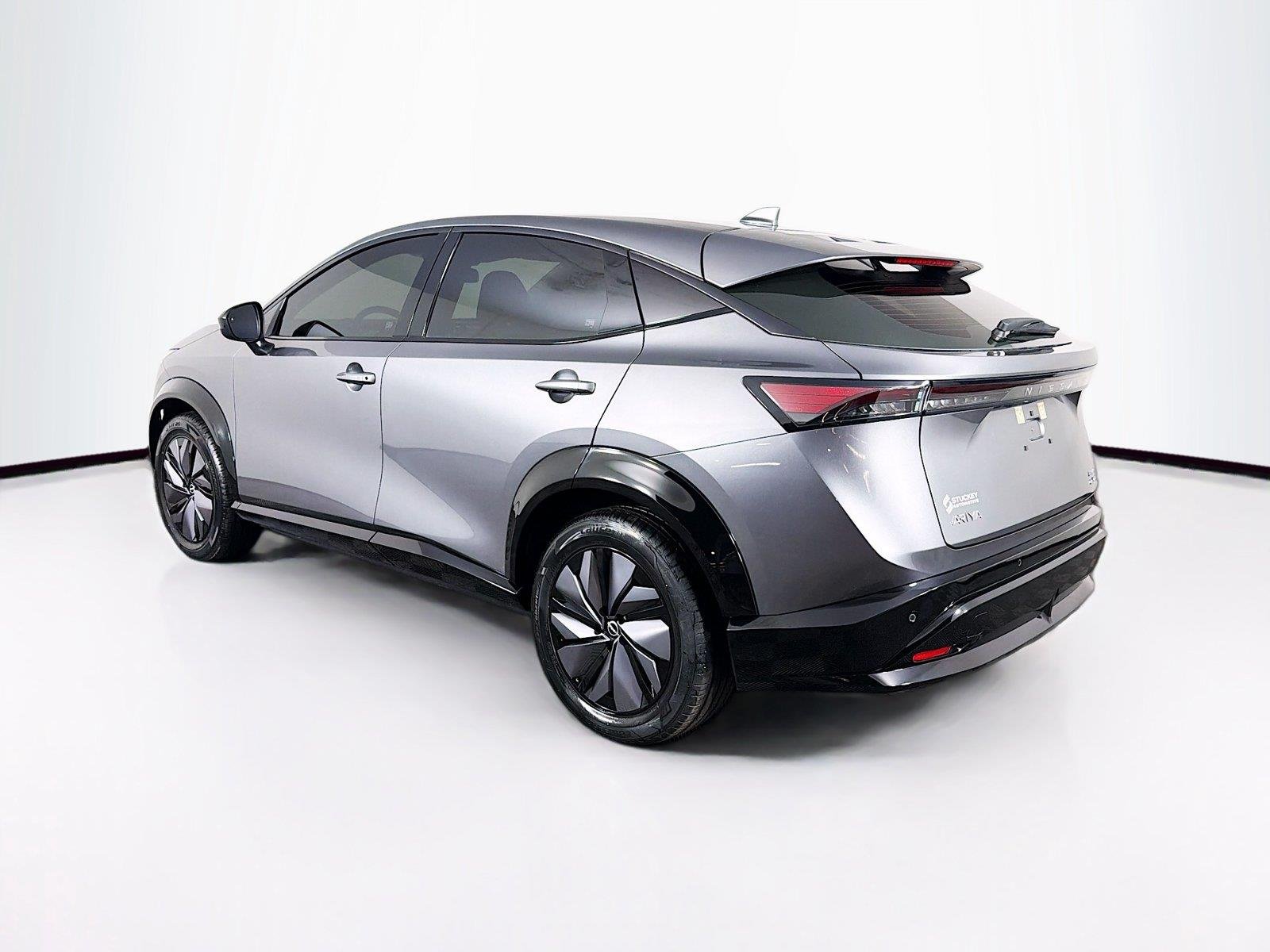 Used 2023 Gun Metallic Nissan ENGAGE image 9