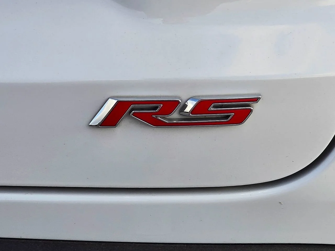 Used 2025 Summit White Chevrolet 2RS image 7
