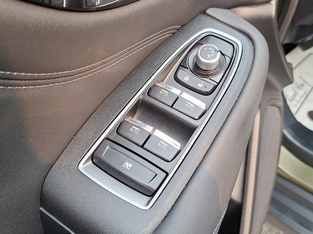 Used 2022 Black Subaru Touring image 22