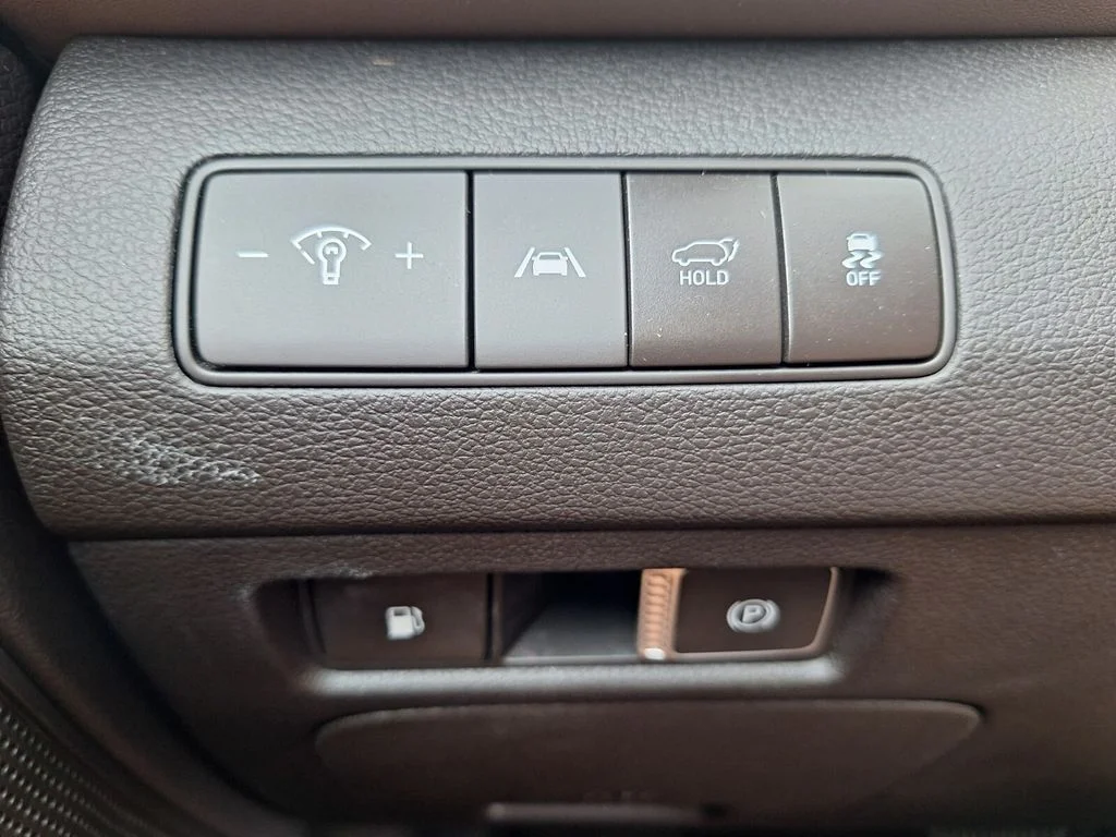 Used 2023 Black Hyundai SEL Convenience image 12