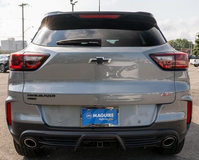 Used 2025 Gray Chevrolet RS image 7