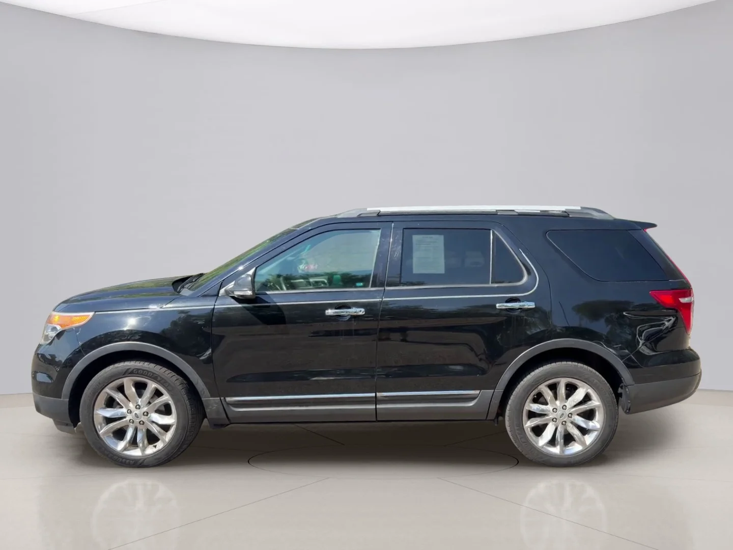 Used 2012 Gray Ford LIMITED image 2