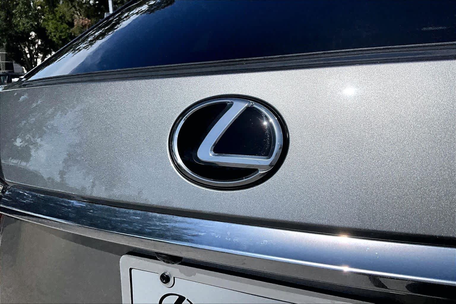 Used 2020 Atomic Silver Lexus  image 31