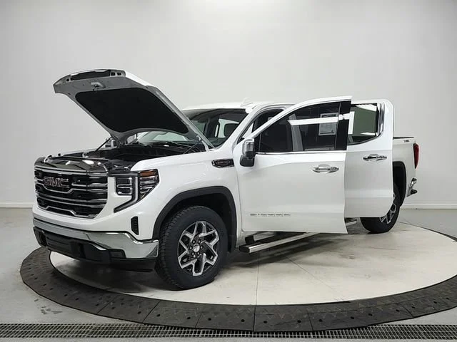 Used 2023 White Frost Tricoat GMC SLT image 11