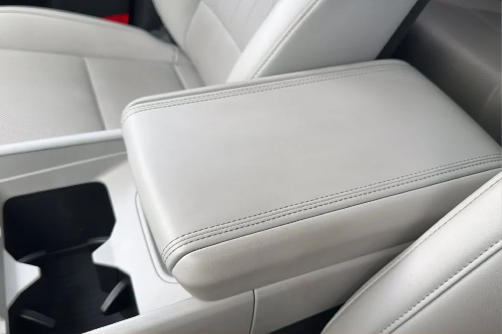 Used 2025 White Hyundai SEL image 28
