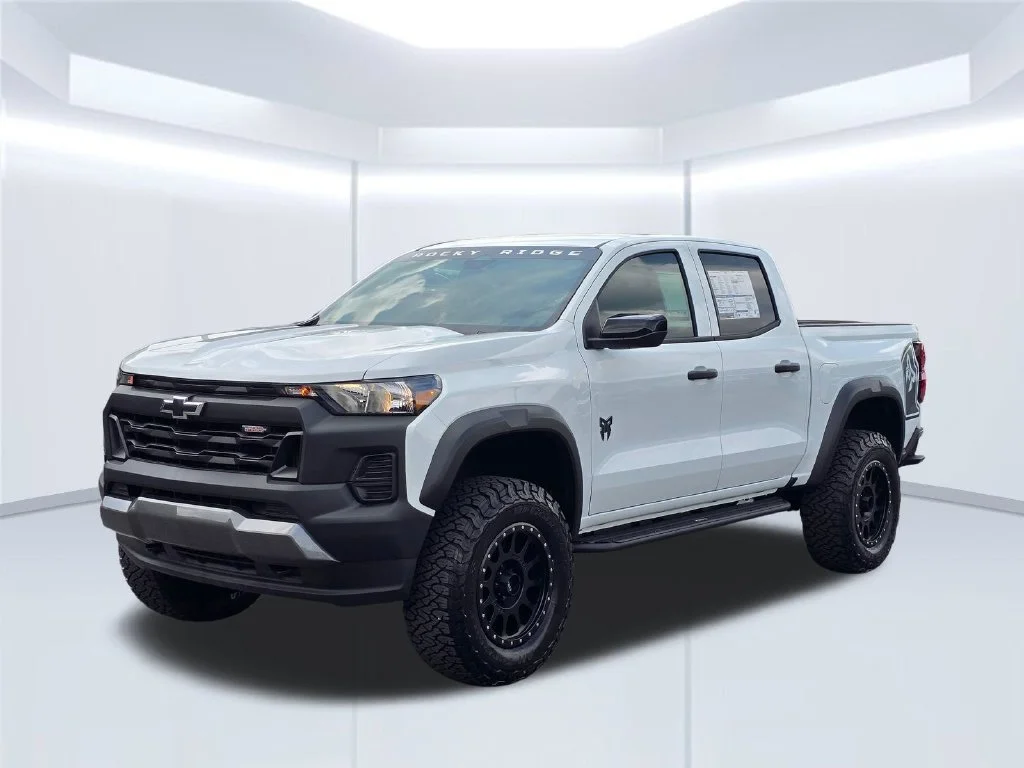 New 2026 White Chevrolet Trail Boss image 2