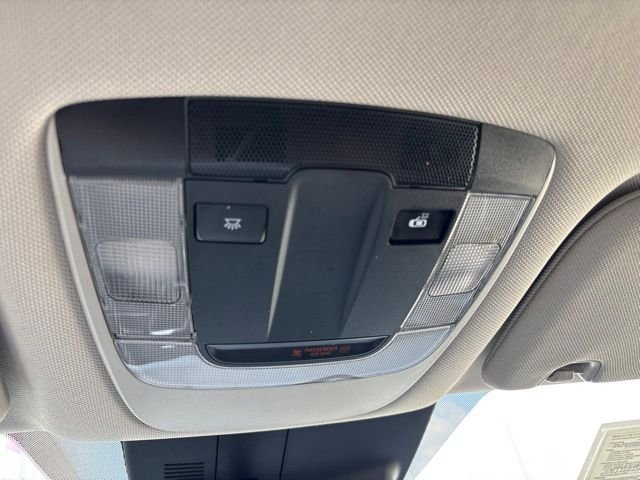 Used 2022 Sparkling Silver Kia LX image 18