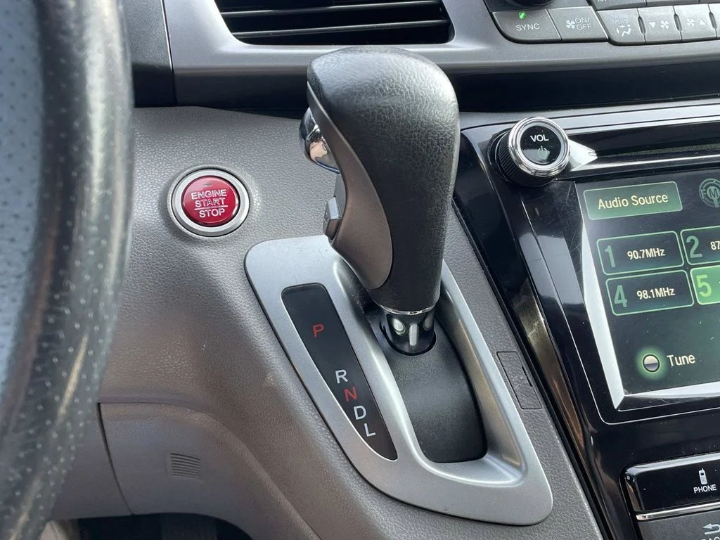 Used 2014 White Honda EX-L image 39