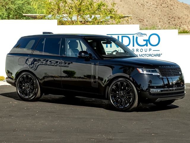 New 2026 Santorini Black Land Rover SE image 4
