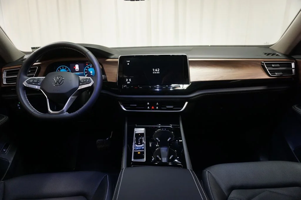 New 2026 Pure Gray Volkswagen 2.0T SE w/Technology image 14