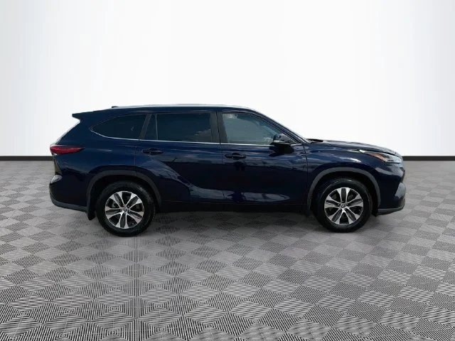 Certified Used 2023  Toyota XLE image 8