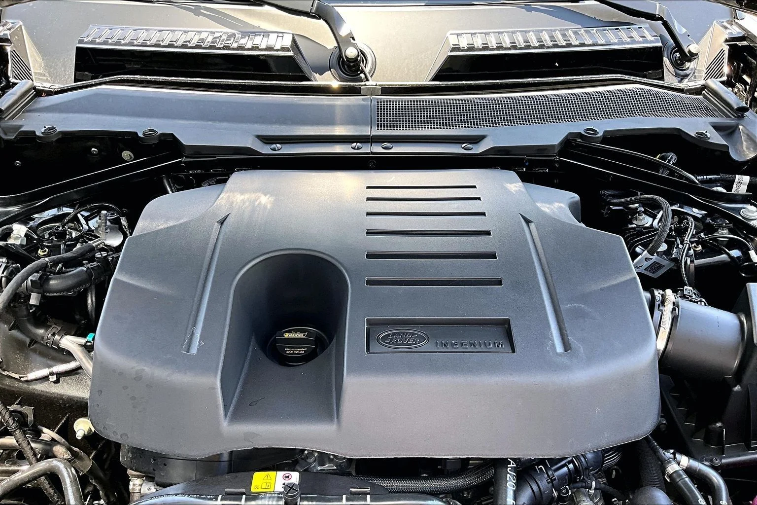 New 2026 Santorini Black Land Rover X-Dynamic SE image 12