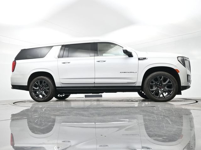 Used 2023 WHITE FROST TRICOAT GMC Denali image 16