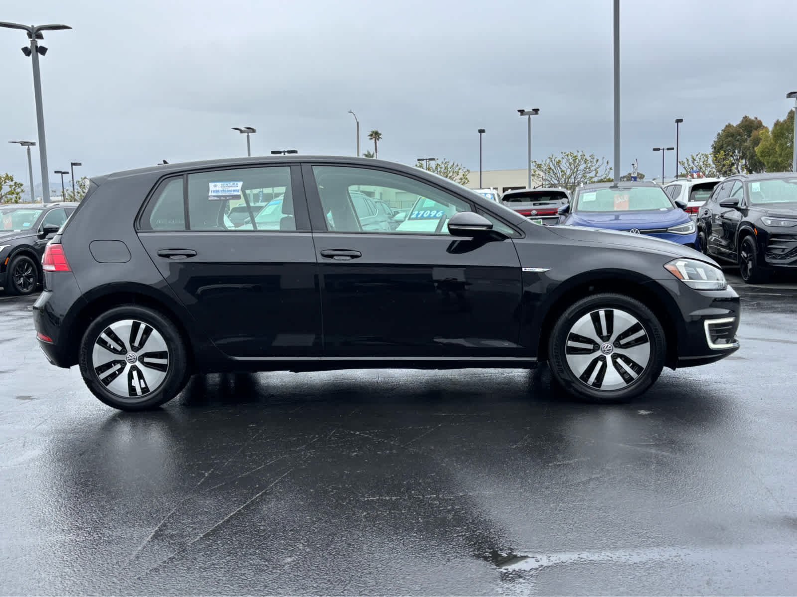 Used 2019 Volkswagen e-Golf e-Golf SE with VIN WVWKR7AU6KW908364 for sale in Ventura, CA