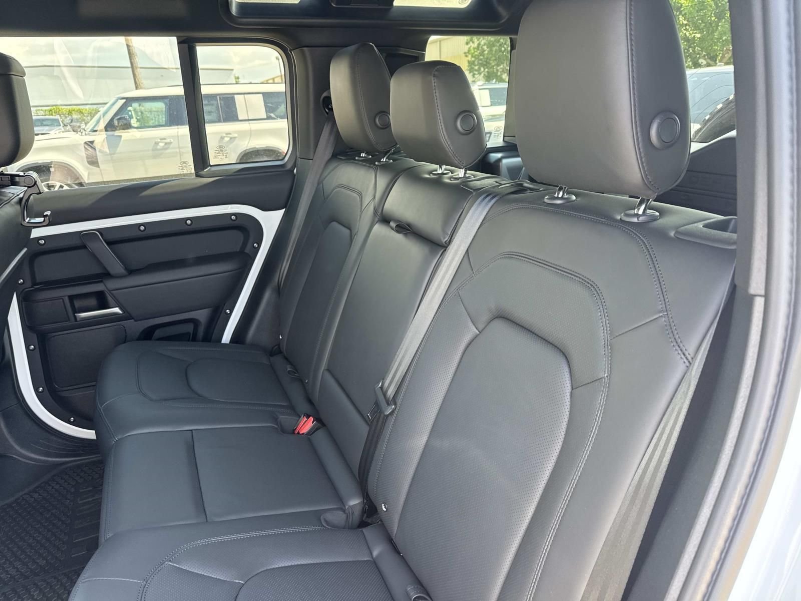 New 2026 Fuji White Land Rover S image 8