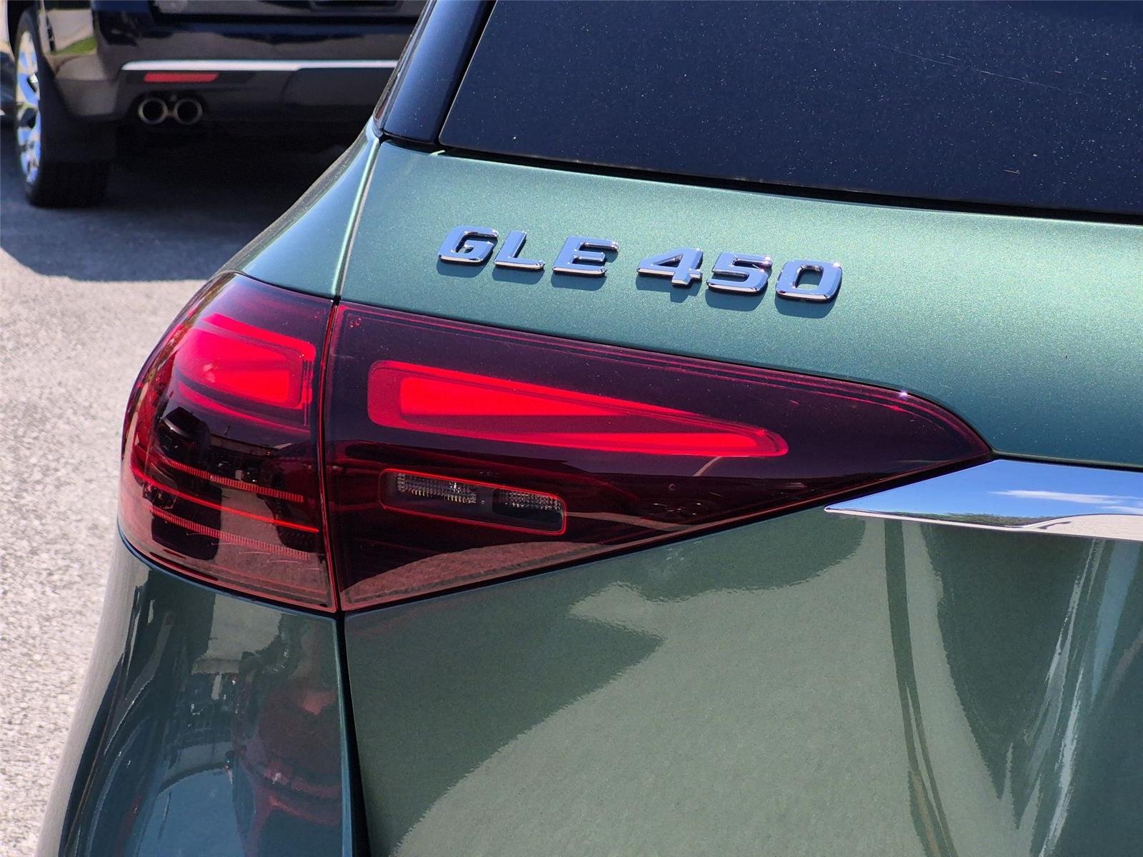 Used 2025 MANUFAKTUR Signature Ireland Mid Green Metallic Mercedes-Benz GLE 450 image 12