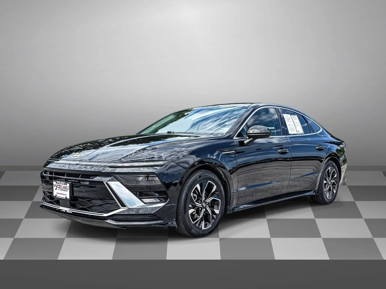Used 2024  Hyundai SEL image 2