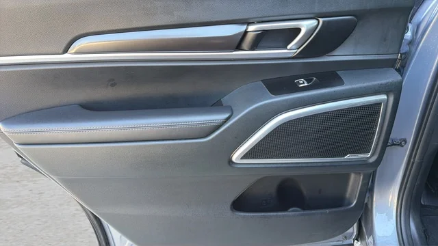 Used 2025 Everlasting Silver Kia S image 18