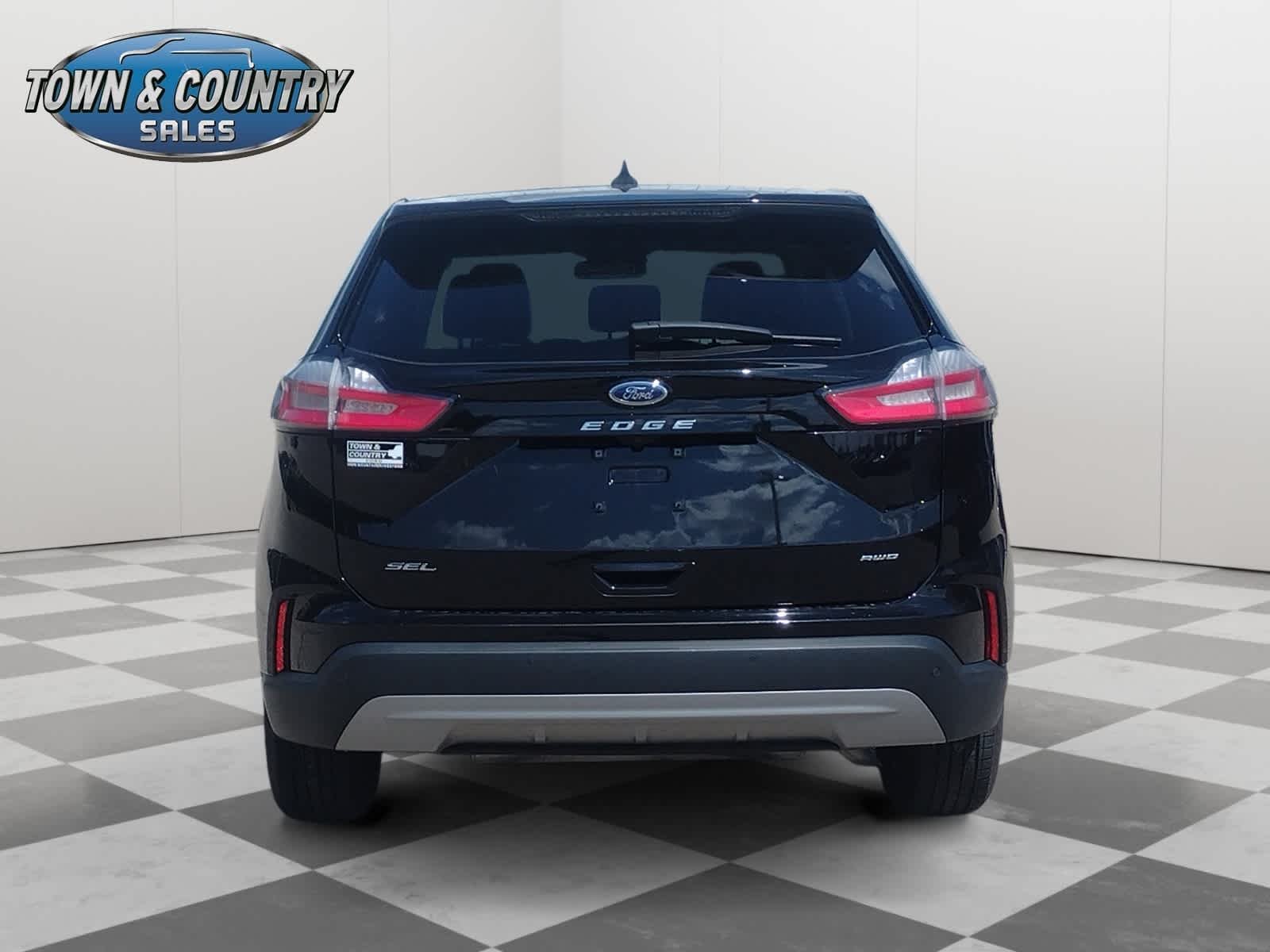 Used 2022 Agate Black Metallic Ford SEL image 6
