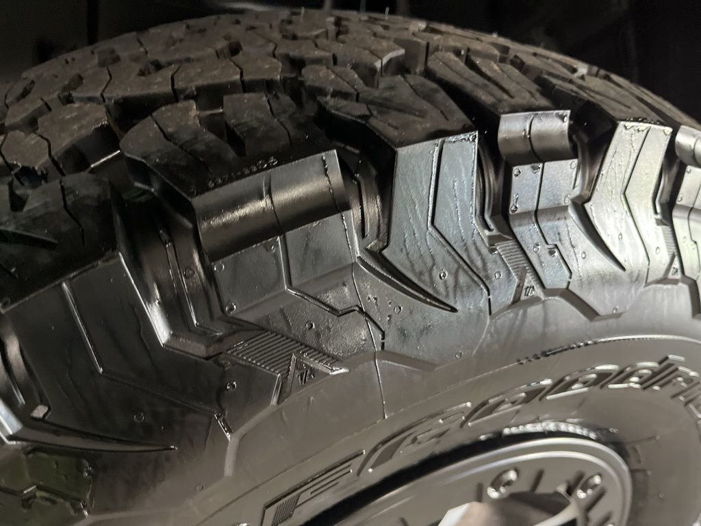 New 2026 Bright White Clear-Coat Exterior Paint Jeep Rubicon X image 17