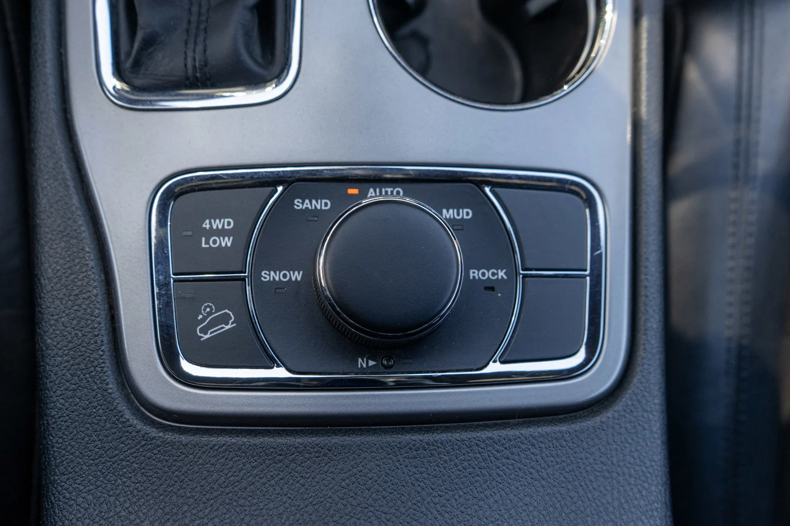 Used 2022 Diamond Black Crystal Pearlcoat Jeep Laredo X image 22