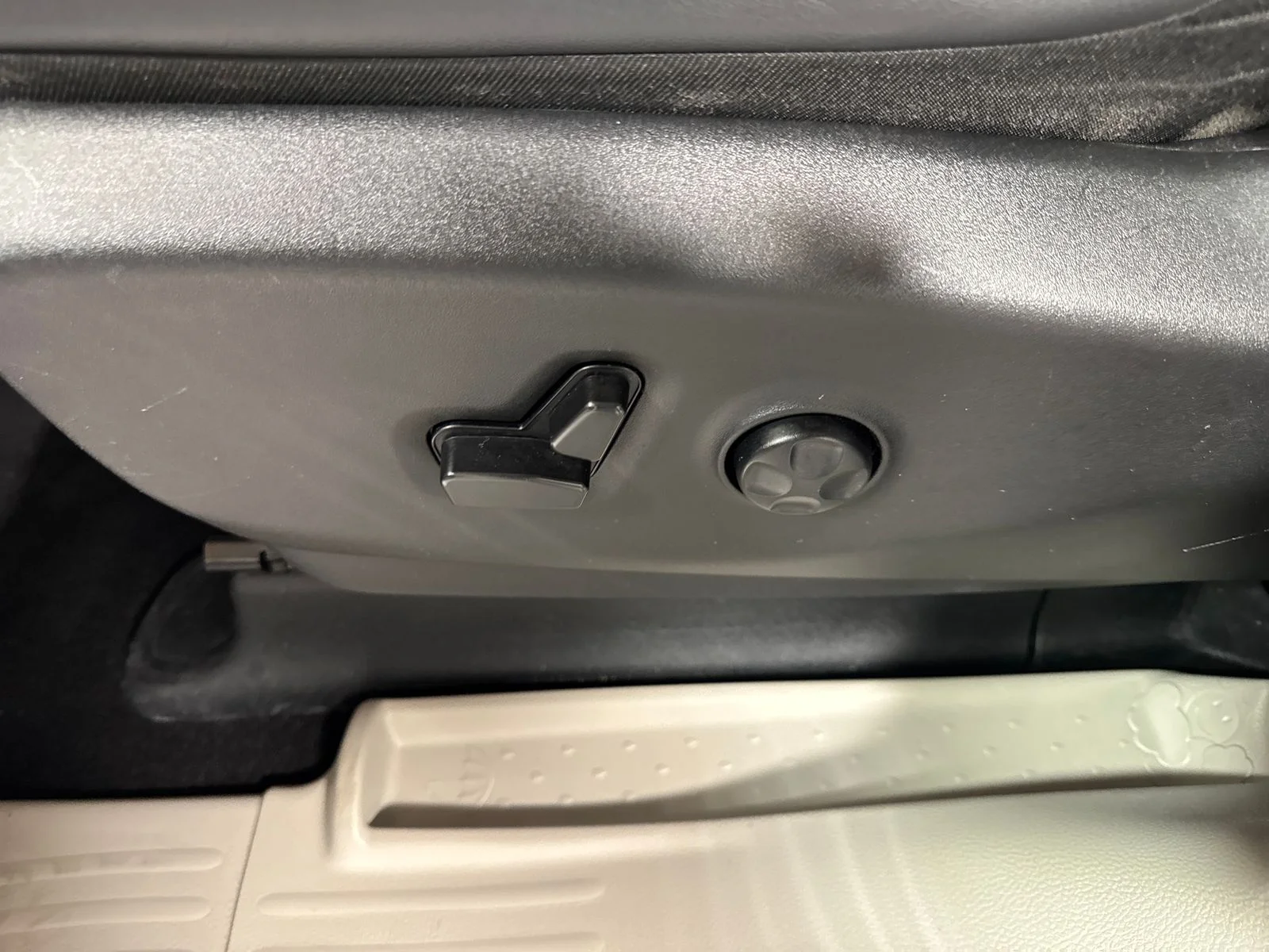 Used 2023 Silver Mist Clearcoat Chrysler Touring L image 15