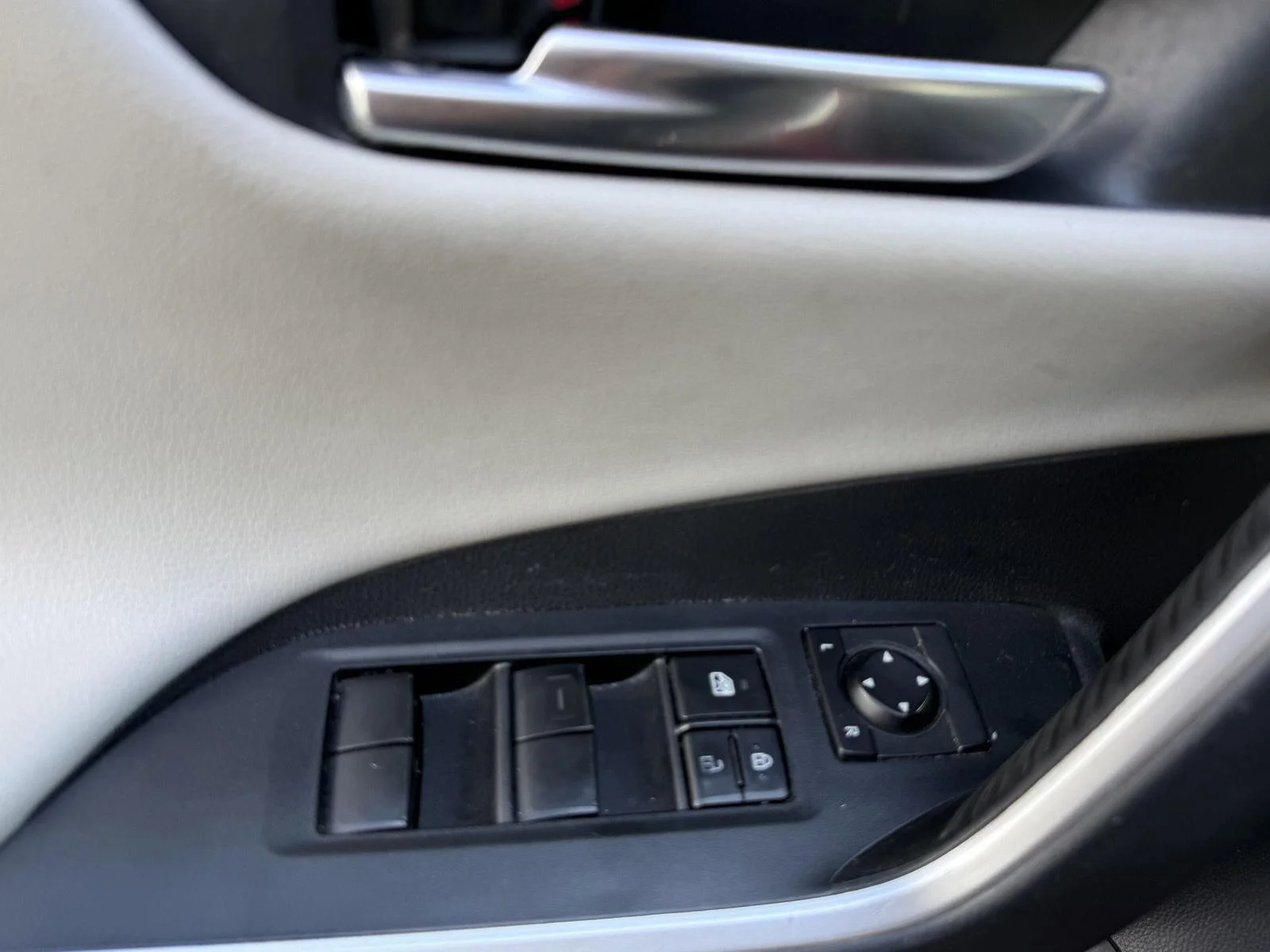 Used 2019 Ruby Flare Pearl Toyota Adventure image 15