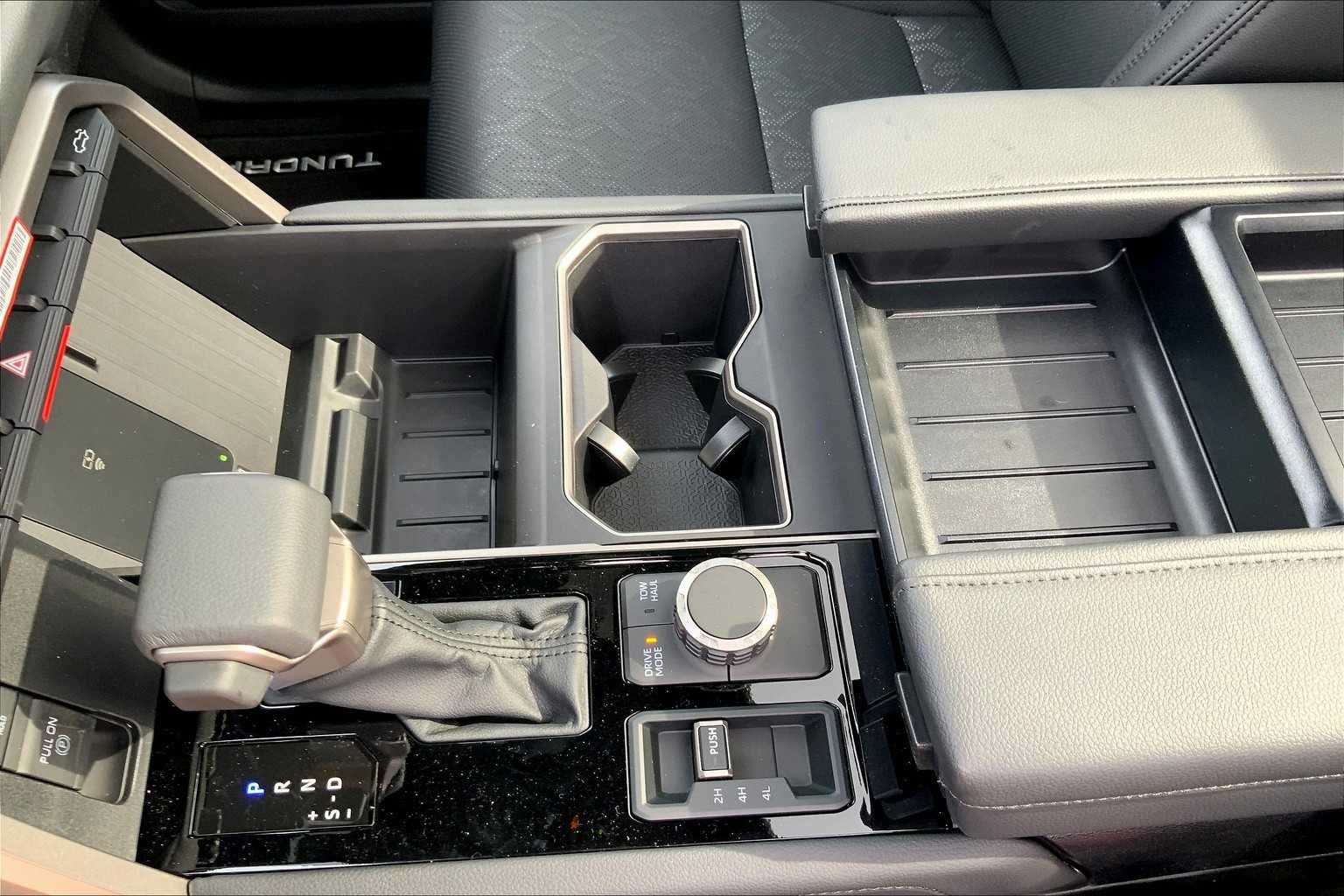 2025 Toyota Tundra Limited - Photo 7