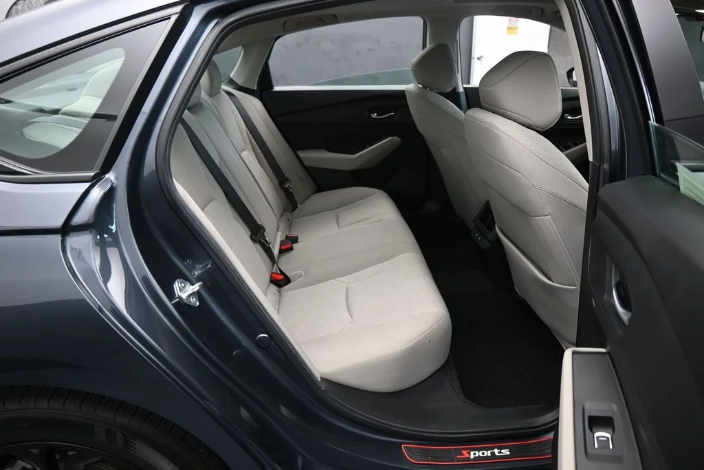 Used 2025 Gray Honda SE image 37