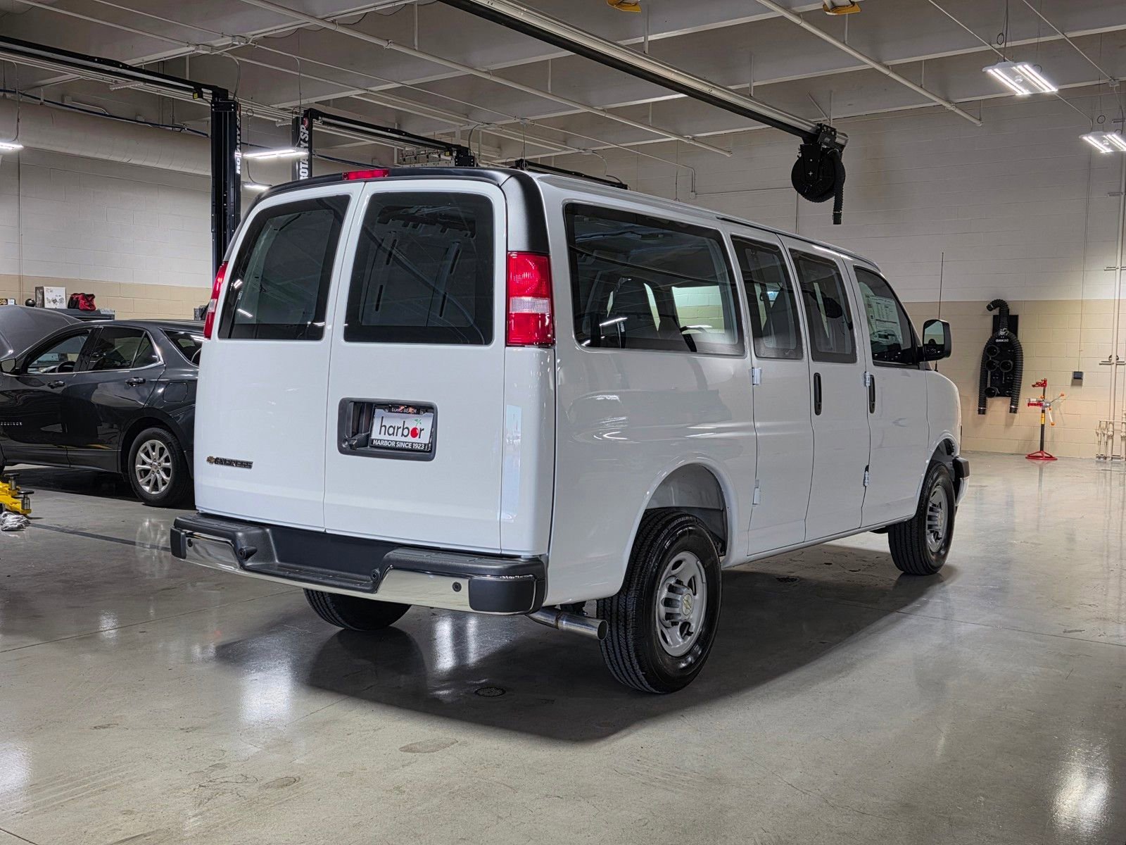 New 2026 Summit White Chevrolet WT image 7