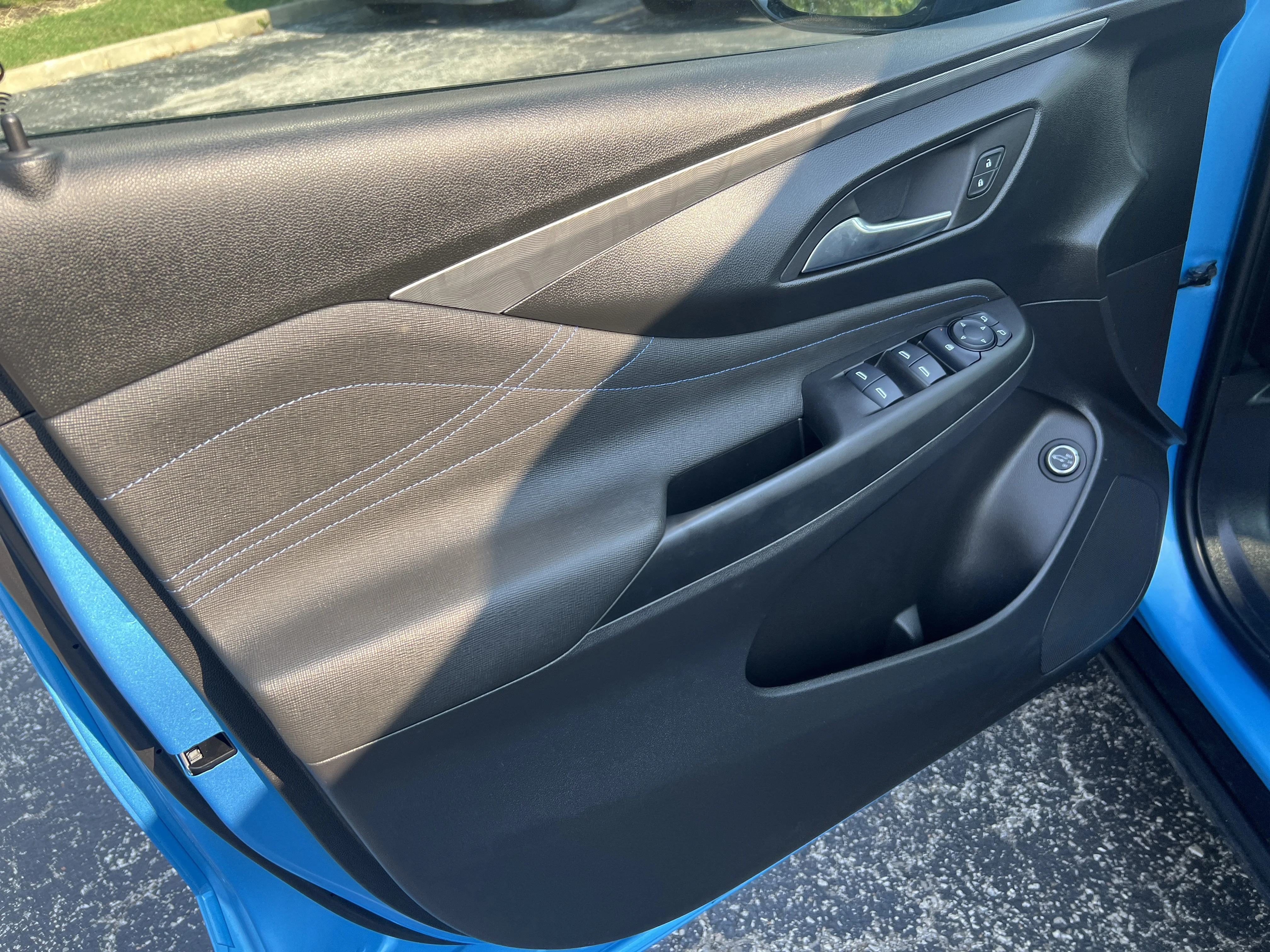 Used 2025 Aquamarine Blue Metallic Buick Sport Touring image 8