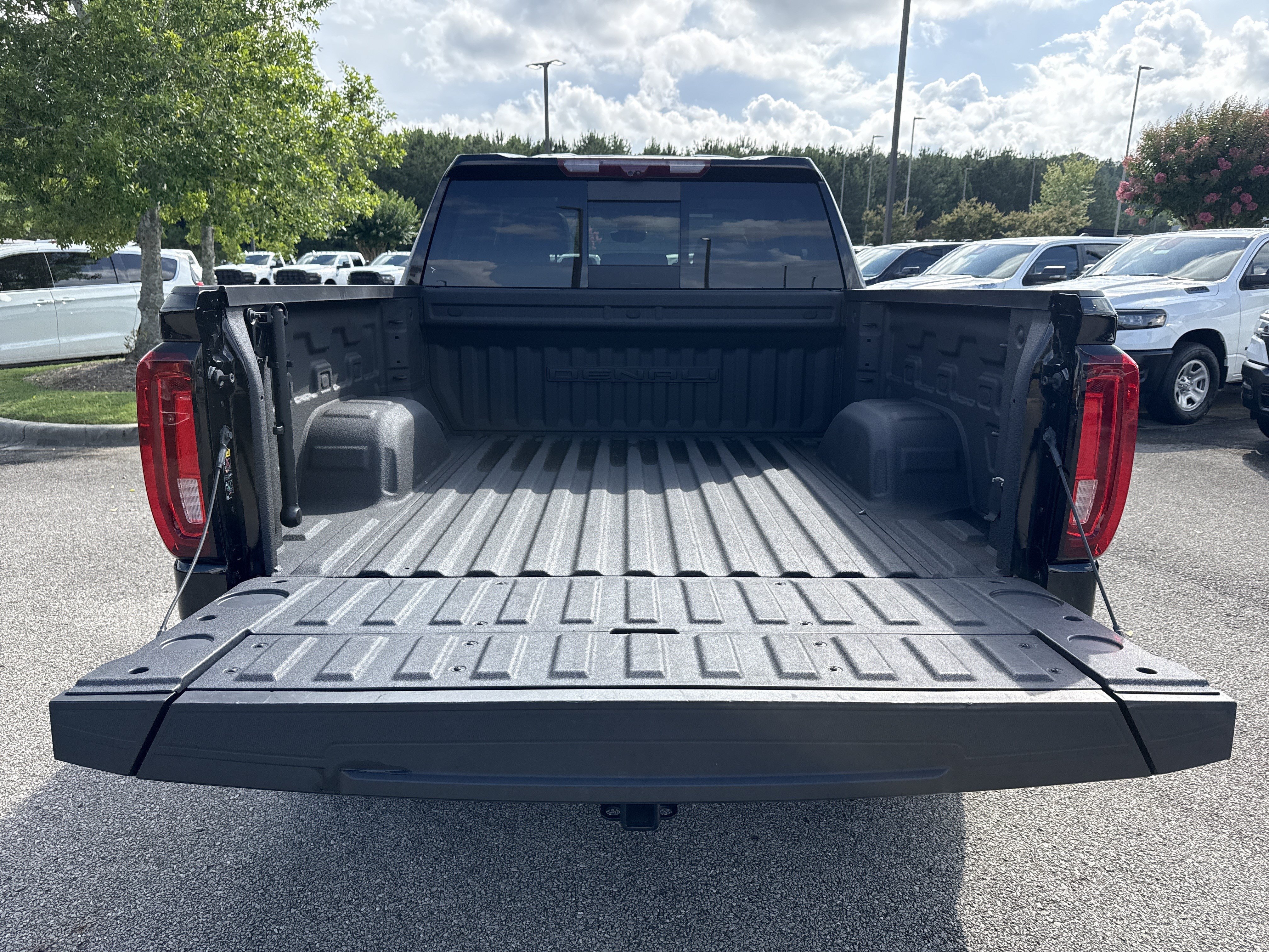 Used 2023 Onyx Black GMC Denali image 19