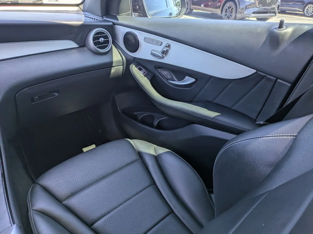 Used 2022  Mercedes-Benz GLC 300 image 21