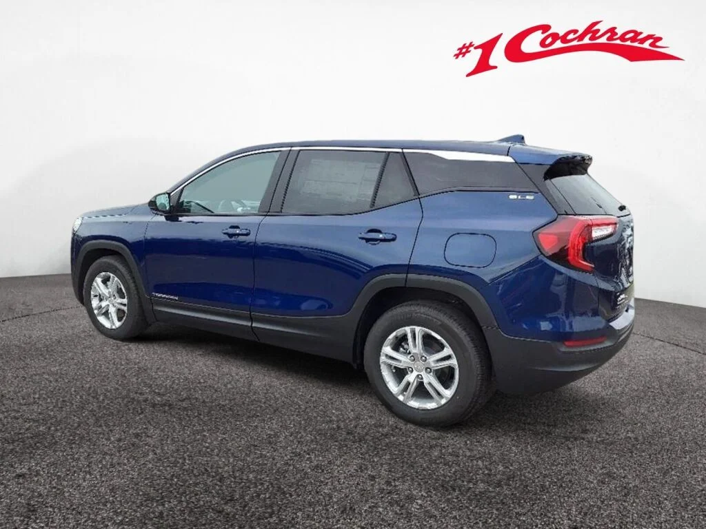 Used 2023 Marine Metallic GMC SLE image 3