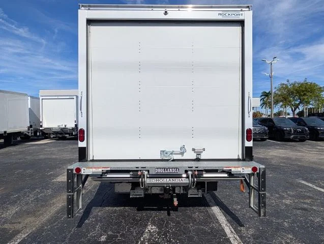 New 2026 Oxford White Ford E-350 SRW image 19