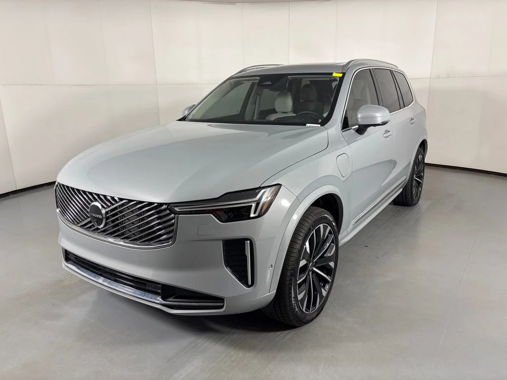 New 2026 Vapour Grey Volvo Ultra image 3