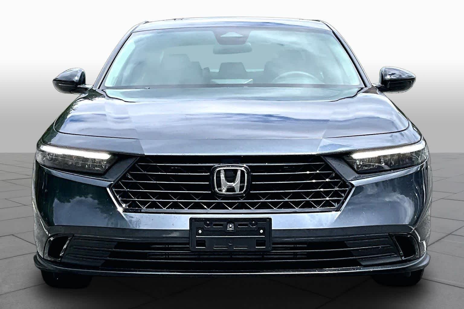 Used 2025 Meteorite Gray Metallic Honda SE image 4