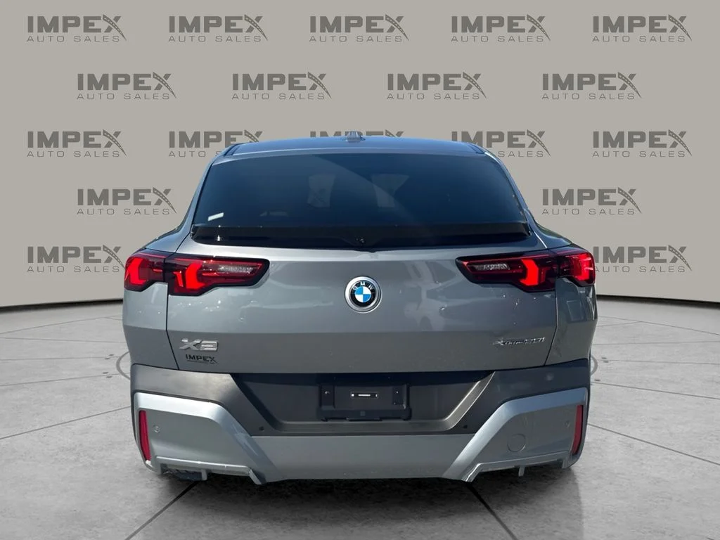 Used 2025 Gray BMW xDrive28i image 4