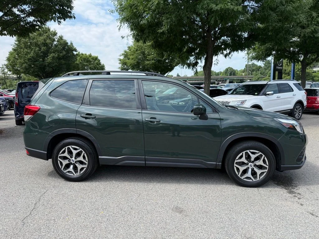 Used 2023 Cascade Green Silica Subaru Premium image 11