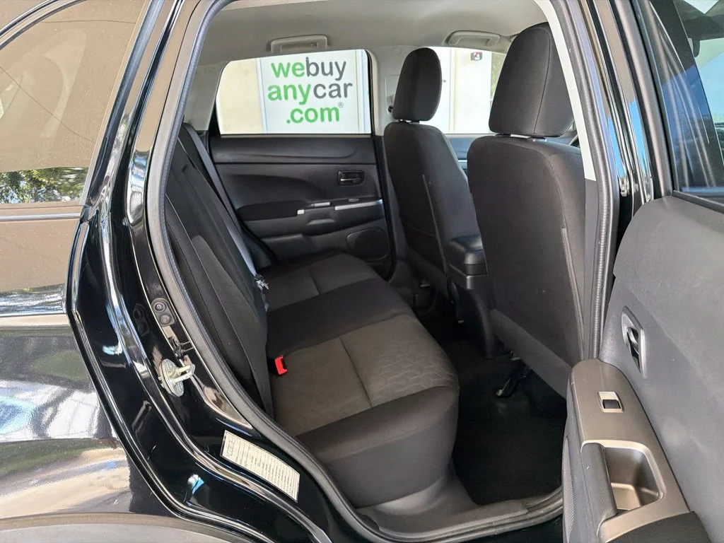 Used 2020 Black Mitsubishi  image 19