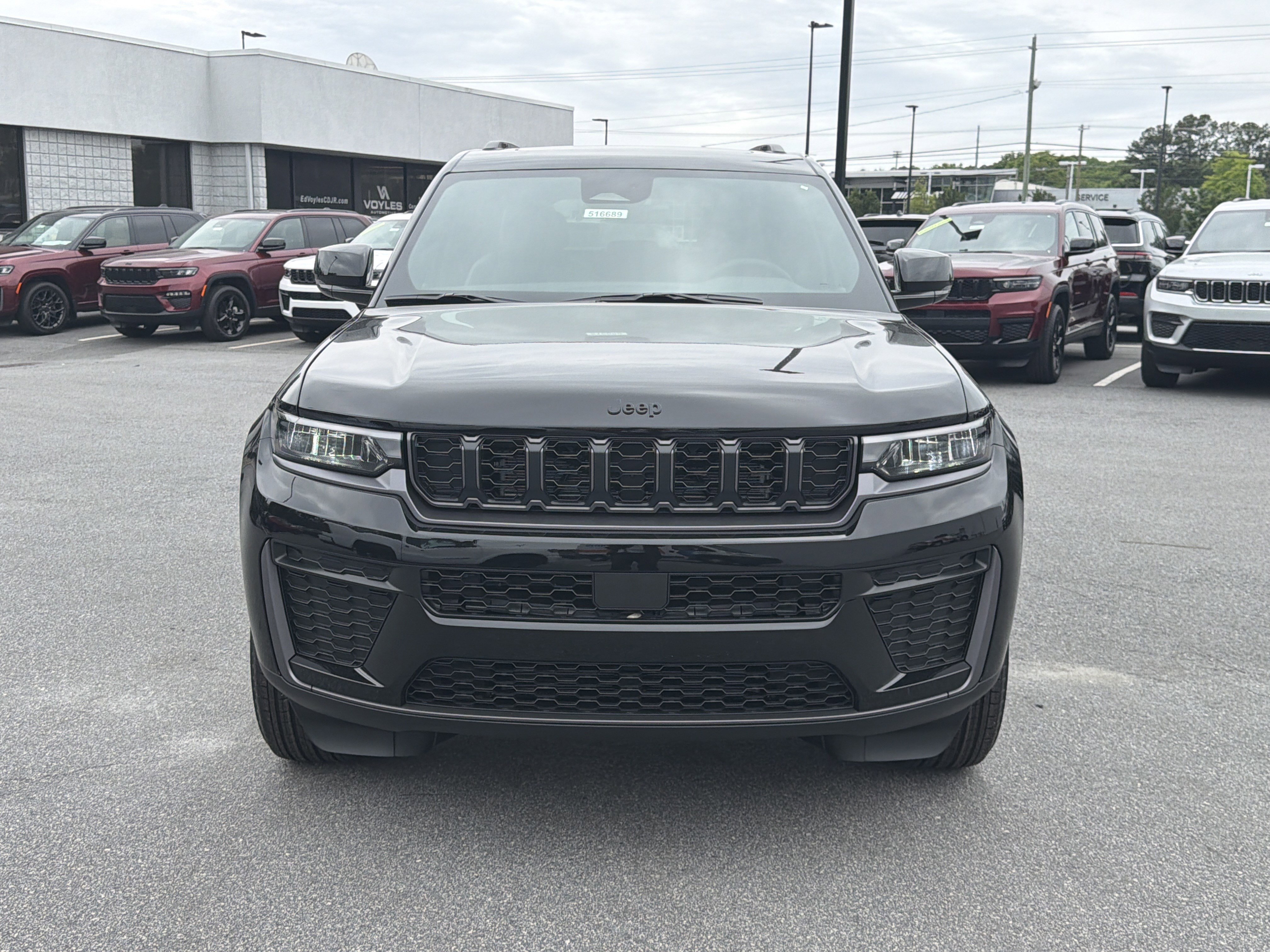 New 2026 Diamond Black Crystal Pearl-Coat Exterior Paint Jeep Altitude image 2