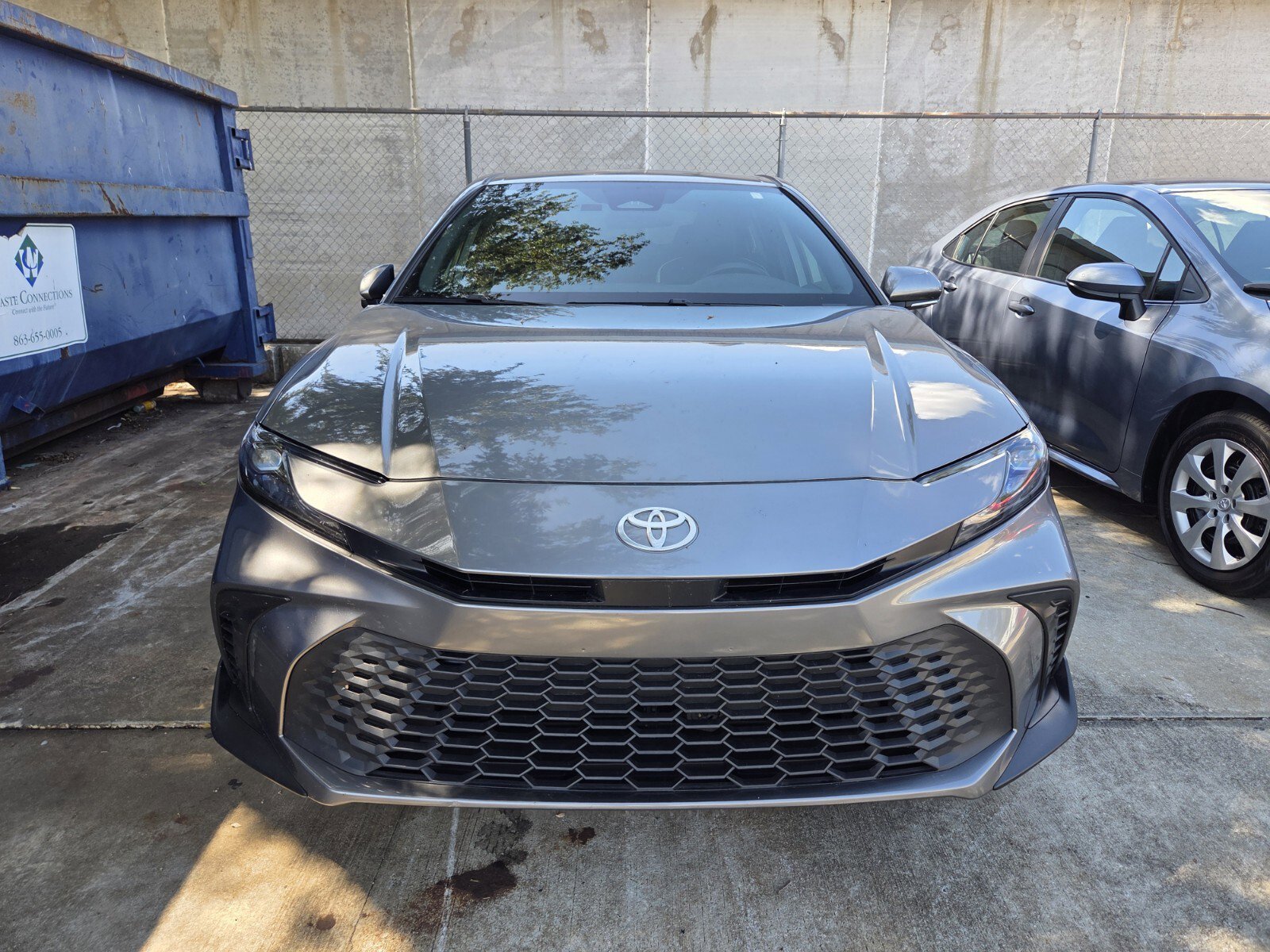 Used 2025  Toyota SE image 1