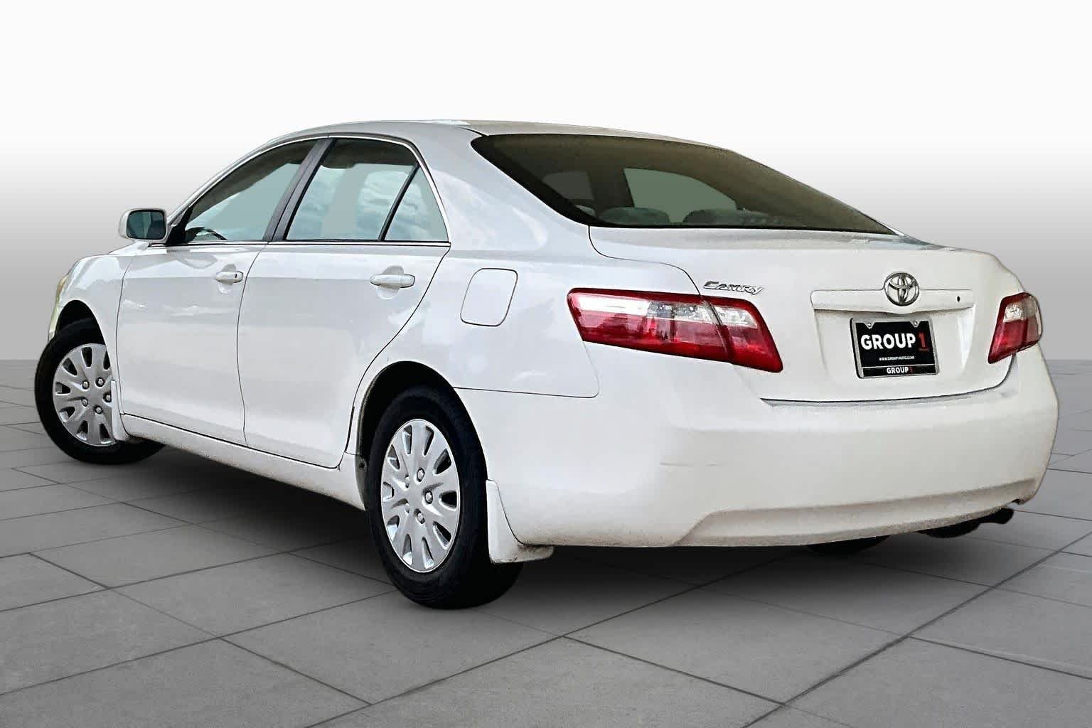 Used 2009 Super White Toyota  image 10