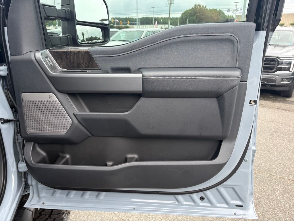 New 2026 Glacier Gray Metallic Tri-Coat Ford F-250® Lariat® image 23