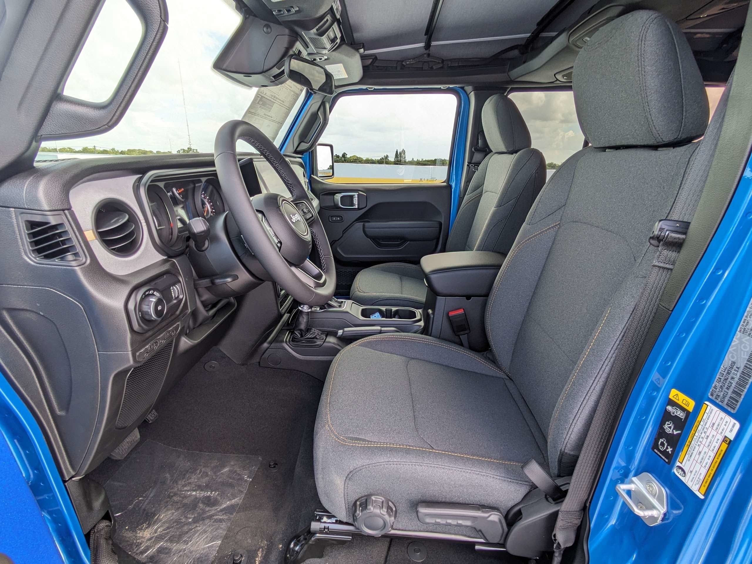 New 2026 Hydro Blue Pearl-Coat Exterior Paint Jeep Sport S image 19