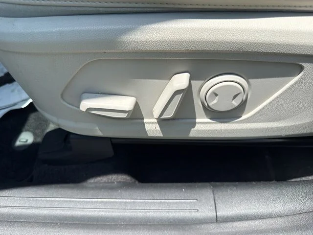 Used 2023 White Kia SX image 32