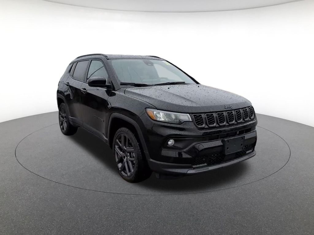New 2026 Diamond Black Crystal Pearl-Coat Exterior Paint Jeep Latitude image 3