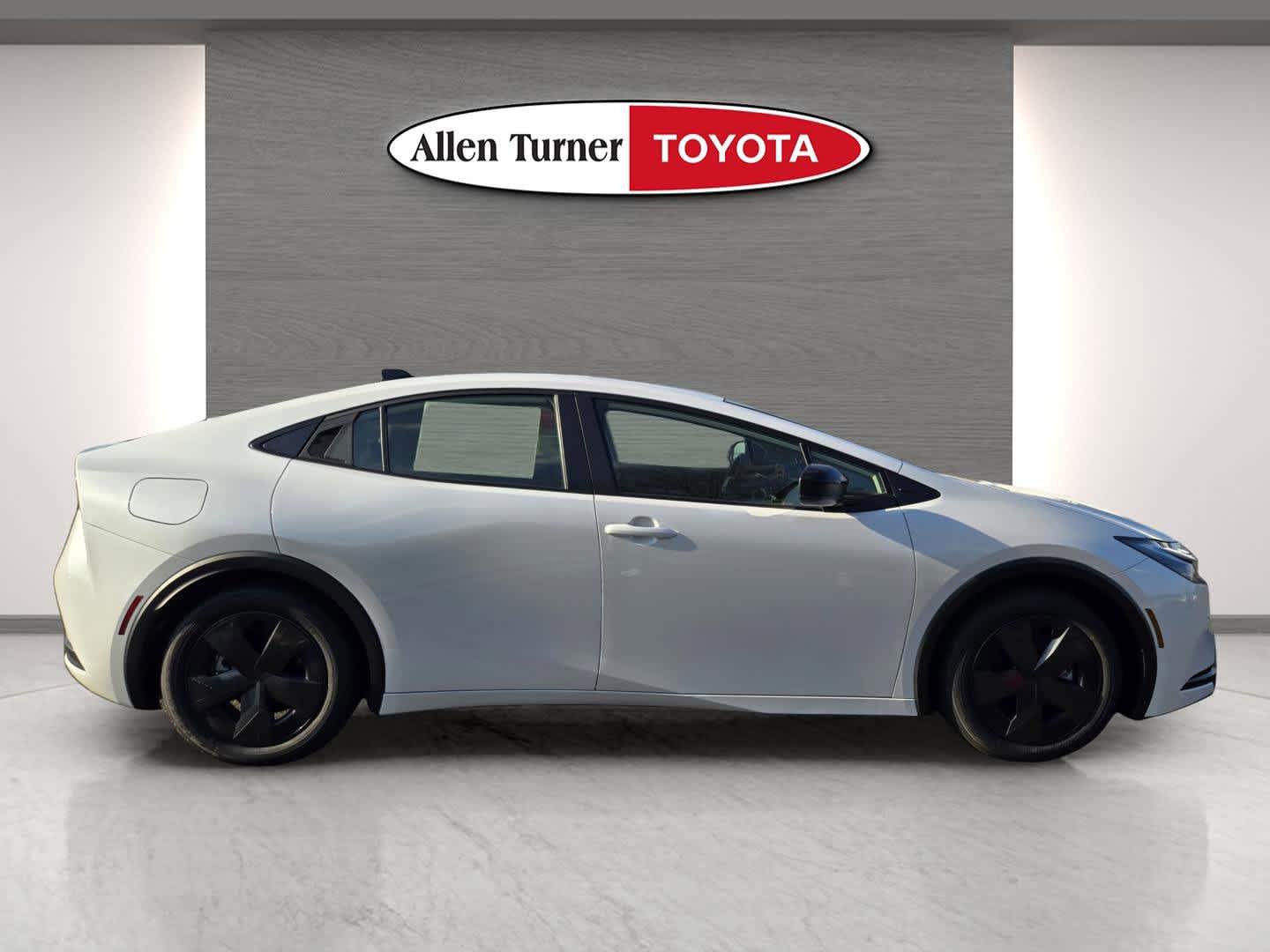 New 2026 Wind Chill Pearl Toyota SE image 5