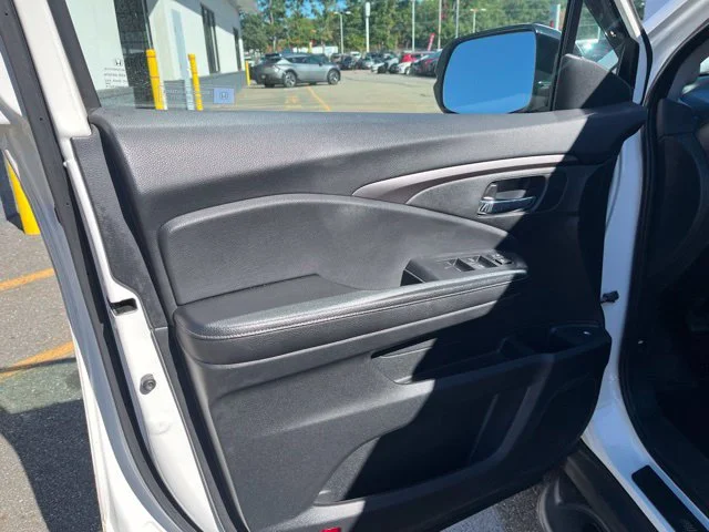 Used 2017 White Diamond Pearl Honda RTL-T image 10